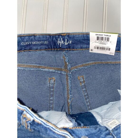Style & Co. Skinny Mid Rise Lawrence Destructed Curvy Jeans 4 NWT - Picture 8 of 9